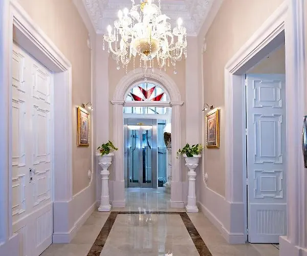 Ta' Dun Martin And Taz-zija In-Nadur